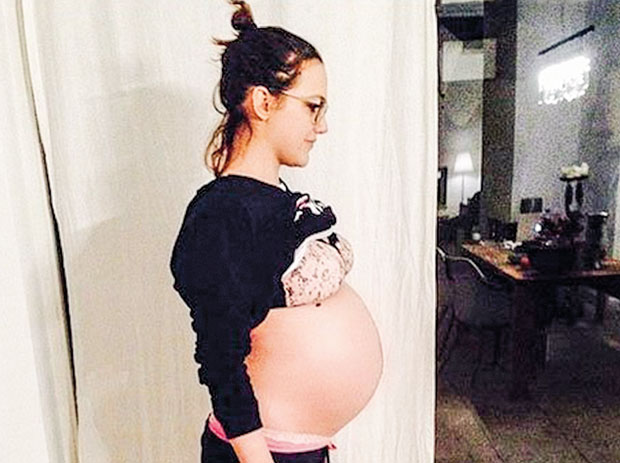 Земљаци осудили Мерјем Узерли што је показала труднички стомак